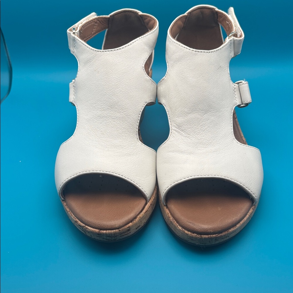 Clark’s Unstructured Plaza Strap Wedge White Leather Sandals, size 7, EUC - Picture 3 of 12